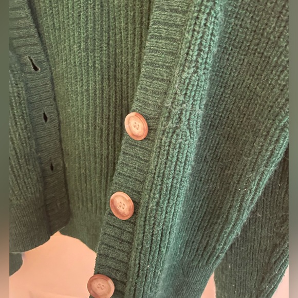 Green Loft Cardigan (M) - Picture 2 of 3